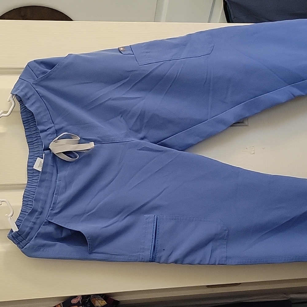 Scrub Set - Picture 4 of 8